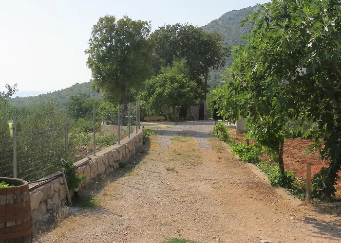 Milovci Starigrad Paklenica