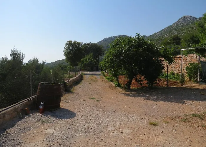 Milovci Starigrad Paklenica